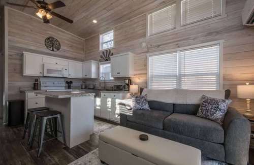 Upward Cottage | Inviting Haven Cottage with Daily Free Activities & More