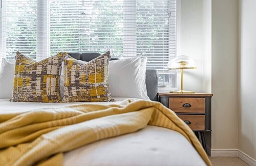 Churchill Meadows Apartment | Inviting 1BR Townhome Apartment with Kitchen Amenities