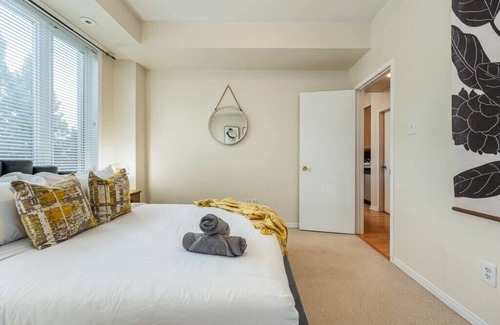 Churchill Meadows Apartment | Inviting 1BR Townhome Apartment with Kitchen Amenities