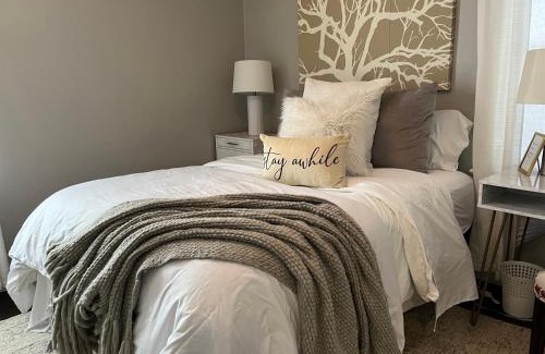 Cleveland Heights Apartment | Inviting 2-Bedroom Cleveland Apartment with Pet-Friendly Perks
