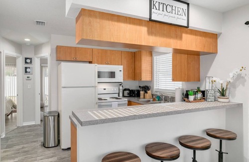 Safety Harbor Apartment | Charming 2-Bedroom Retreat Near Downtown Safety Harbor