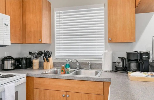 Safety Harbor Apartment | Charming 2-Bedroom Retreat Near Downtown Safety Harbor