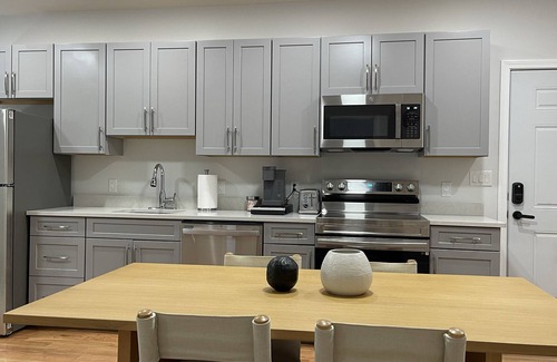 Everett Condo | Inviting 2-Bedroom Retreat Near Encore with Pet-Friendly Perks