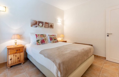 Vale do Lobo Apartment | Charming 2 BDR with Balcony in Vale do Lobo by LovelyStay
