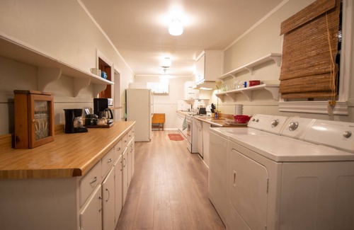Highland Park House | Inviting 2 Bdrm Pet-Friendly Home Near Downtown Attractions