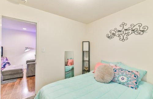 South Tacoma Apartment | Comfortable 2-Bedroom Apartment with Free Parking & AC