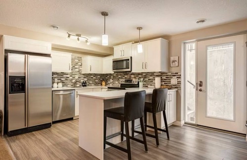 Silverado Apartment | Cozy 2 Bdrm Basement Suite in SW Calgary