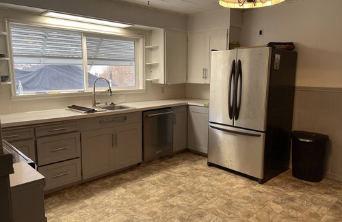 Pomeroy House | Comfortable 2-Bedroom Retreat with Ocean View Amenities