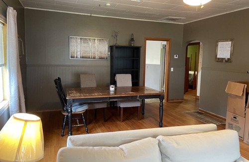 Pomeroy House | Comfortable 2-Bedroom Retreat with Ocean View Amenities