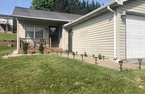 Abingdon House | Inviting 2-Bed Townhouse Near Abingdon VA Creeper Trail