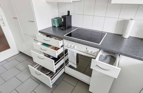 Center Apartment | Cozy 2-Bed Apartment in Zürich with Essentials