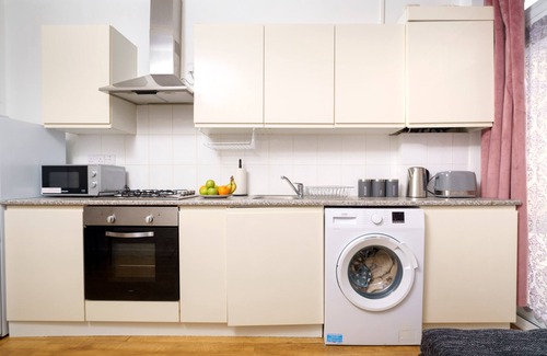 Barnhill Apartment | Cozy 2-Bed Garden Flat, Wembley