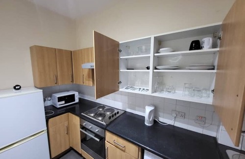 Newcastle-upon-Tyne Apartment | Inviting 2 Bedroom Flat with Ensuite and Spa Amenities