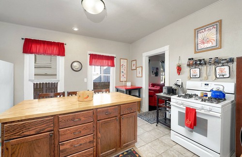 Oshkosh Apartment | Charming 2-Bed Retreat in Oshkosh with Lake Views