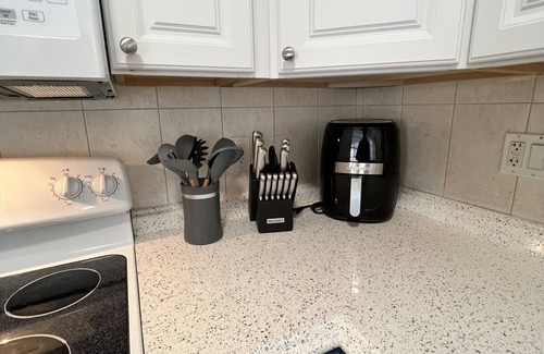 Bradenton Apartment | Ideal 2-Bed Retreat Near Anna Maria Island with Ocean View