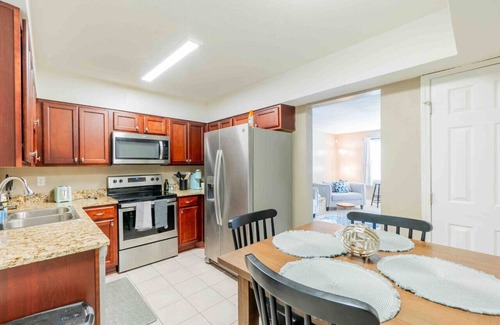 Fort Walton Beach Apartment | Inviting 2-Bed Townhome with Breakfast and Family Amenities