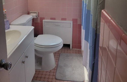 Roselawn Finance Apartment | Inviting 2-Bedroom Apartment Near Kenwood Mall