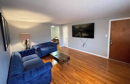 Roselawn Finance Apartment | Inviting 2-Bedroom Apartment Near Kenwood Mall