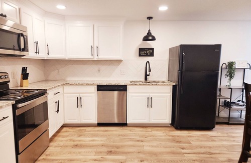 West Plains Apartment | Inviting 2-Bedroom Apartment Suite with Kitchen & Child-Friendly