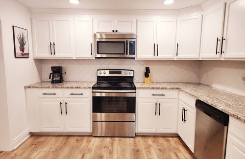 West Plains Apartment | Inviting 2-Bedroom Apartment Suite with Kitchen & Child-Friendly