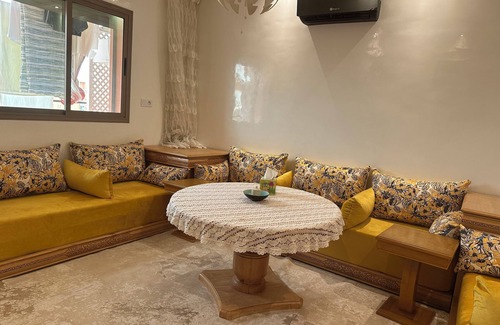 Camp El Ghoul Apartment | Cozy 2-bedroom apartment in awesome Marrakech with WiFi, AC