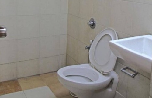 Vadodara Apartment | Cozy 2-bedroom apartment with WiFi, AC in gorgeous Vadodara