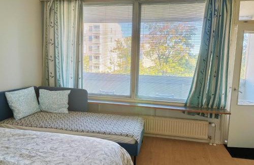Itainen District Apartment | Cozy 2-Bedroom Apartment- 300m to Metro & Shops