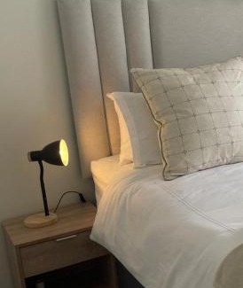 Greater Johannesburg Metropolitan Area Apartment | Cozy 2-Bedroom Apartment with Pool & Gym near Fourways Mall and Hospital