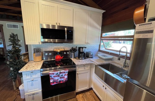 Rye Cabin | Cozy 2-bedroom cabin in tranquil Rye with WiFi