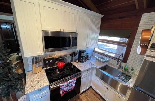 Rye Cabin | Cozy 2-bedroom cabin in tranquil Rye with WiFi
