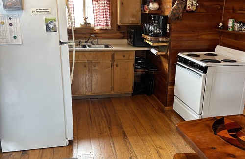 Limestone Cabin | Charming Cabin Retreat with Lake Access and Family Amenities