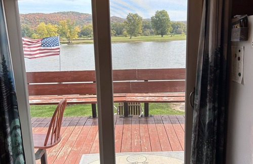 Limestone Cabin | Charming Cabin Retreat with Lake Access and Family Amenities