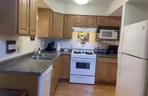 Warrens Cabin | Family-Friendly 2 Bedroom Cabin with Loft and Kitchen
