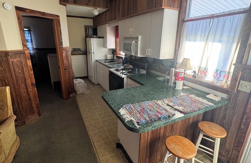 Howard Cabin | Cozy 2-bedroom cabin with Small Town Charm and Convenience