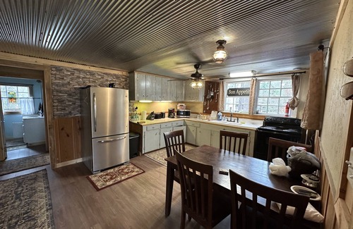 Kokomo Cabin | Inviting 2-Bedroom Cabin on Pearl River with WiFi & AC