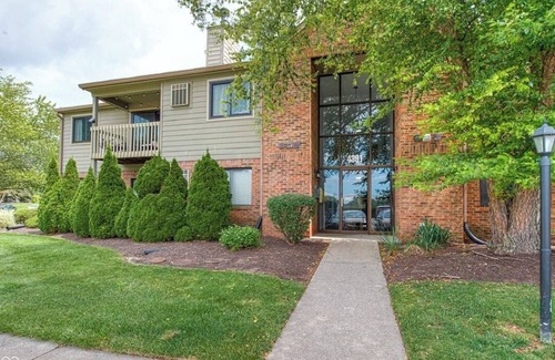 Pike Condo | Cozy 2-bedroom condo with AC, WiFi in charming Eagle Creek area Indianapolis.