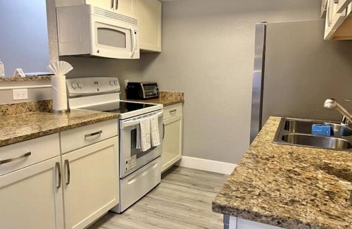 Las Vegas Condo | Cozy 2 Bedroom Condo Near Las Vegas Blvd