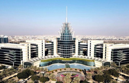 Dubai Apartment | Inviting 2 Bedroom Flat with Pool and Sauna Amenities