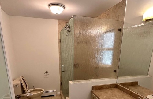 Delta House | Cozy 2-bedroom guest suite available for your vacation.