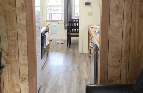 Huntington House | Cozy 2-bedroom Hideaway in Huntington with AC
