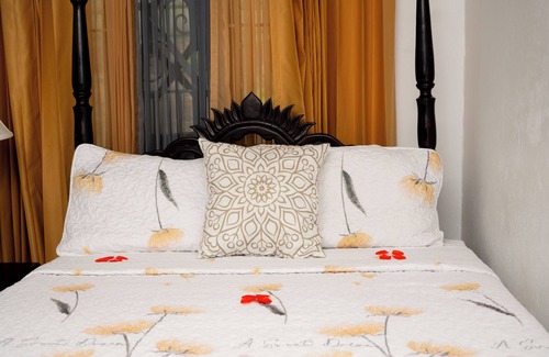 St. Ann's Bay House | Cozy 2-bedroom house in phenomenal St. Ann Parish with AC, WiFi