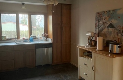 North Olmsted House | Inviting 2-Bedroom House with Heated Pool in North Olmsted