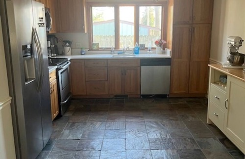North Olmsted House | Inviting 2-Bedroom House with Heated Pool in North Olmsted