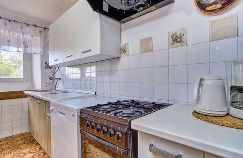 Cove Murtar Villa | Cozy 2-Bedroom Holiday Retreat Sleeps 4 - Pet Friendly
