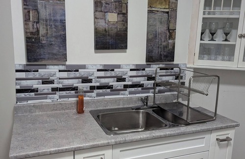 Winnipeg Apartment | Cozy 2-Bedroom Home in St-Boniface – 5 Min Walk to Food, Fuel & More
