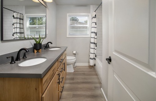 Kilgore House | Cozy 2 bedroom home next to Golf and Creekside Trail!