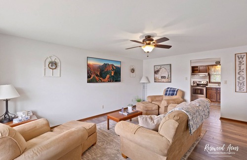 Bourbonnais House | Inviting 2-Bedroom Home Near ONU with Fenced Backyard