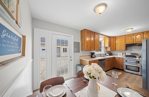 Kansas City House | Cozy 2-bedroom house in charming Kansas City with AC