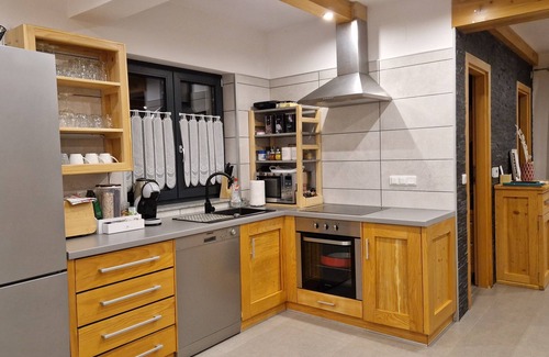 Vrelo Korenicko House | Cozy 2-bedroom house with WiFi, AC in beautiful Korenica
