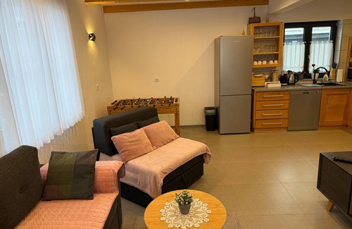 Vrelo Korenicko House | Cozy 2-bedroom house with WiFi, AC in beautiful Korenica